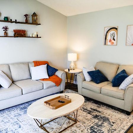 Urban Cottage: Homey & Convenient Гантінґтон Екстер'єр фото