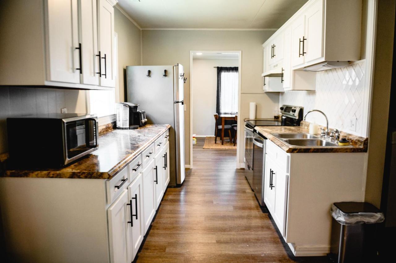 Urban Cottage: Homey & Convenient Гантінґтон Екстер'єр фото
